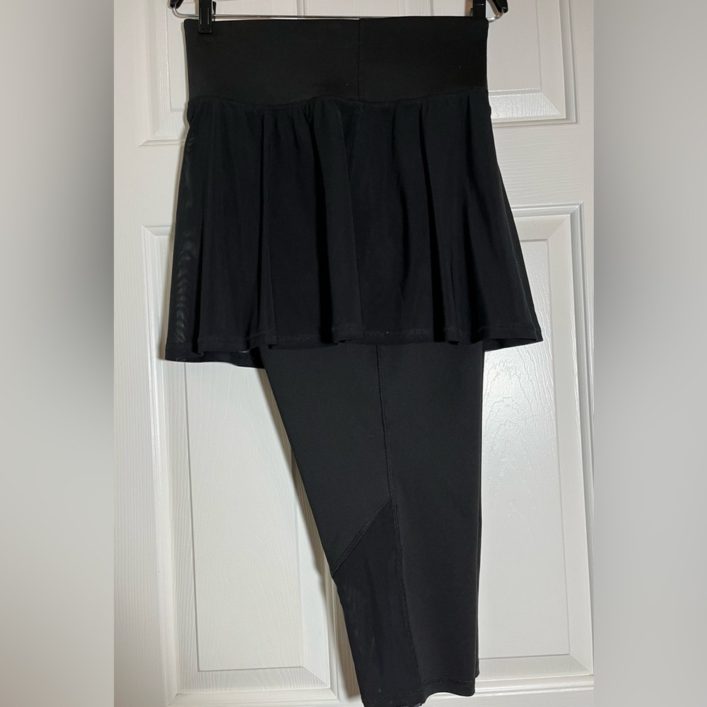 LIVI Active Women’s Black Skirted Leggings